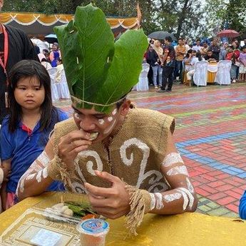 Diikuti 400 Peserta, Lomba Makan Otak-otak Tercepat Meriahkan Festival Pasir Padi ke-6