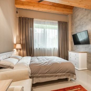 5 untuk Alasan Feng Shui Melarang Menempatkan TV di Kamar Tidur  