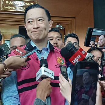 Pembelaan Tom Lembong Usai Ketahuan Bawa Macbook dan iPad ke Sel
