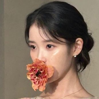 Ini Dia Profil IU, Solois Pemenang Aktris Terbaik di Blue Dragon Series Awards 2025