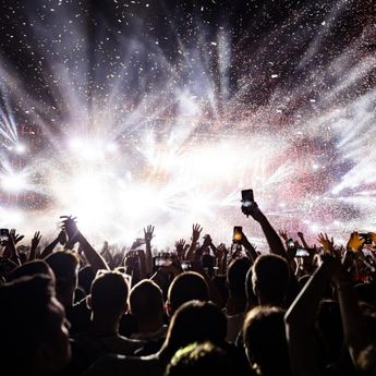 Genre Musik Paling Sesuai dengan Setiap Zodiak, Aries Suka Punk  