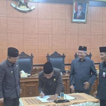 Fraksi di DPRD Bangka Tengah Setujui RPJMD tahun 2025-2029 Ditetapkan Menjadi Perda   