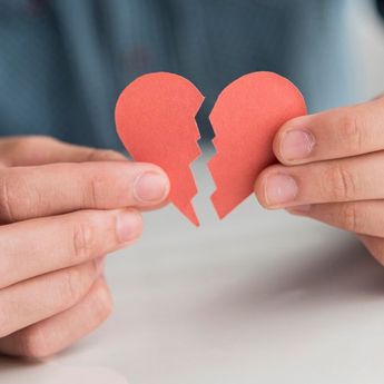 Sikap untuk Setiap Zodiak Saat Menghadapi Patah Hati, Taurus Susah Move On  