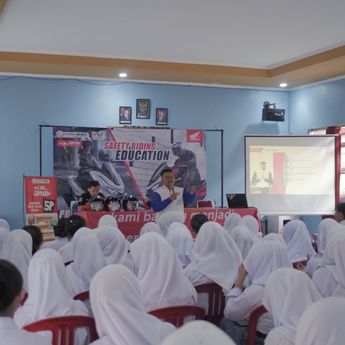 Generasi Muda #Cari Aman: Honda Babel Ajak Siswa SMKN 3 Tanjungpandan Jadi Pelopor Keselamatan di Jalan Raya
