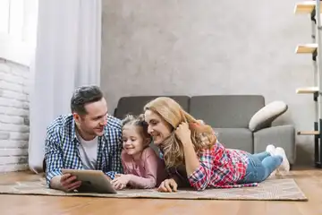 Pentingnya peran orang tua dan guru bagi anak di era digital.
