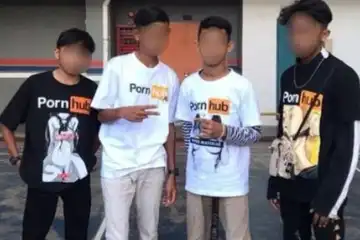 Viral Fenomena ABG Kenakan Baju Bertema Tulisan Situs Dewasa ...
