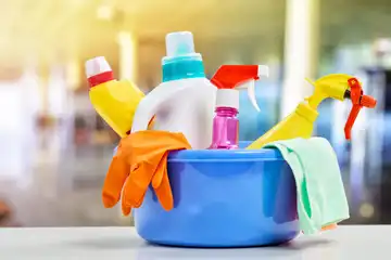 Cara membuat cairan disinfektan a la Nahla Shihab.