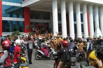 Kantor Pemkot Bandar Lampung Terbakar, PNS dan Warga Berhamburan