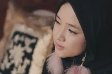  Nissa Sabyan