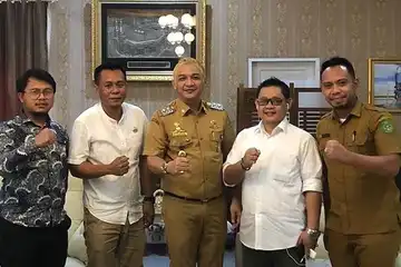 Dengan Seragam ASN, Rambut Pasha Ungu Curi Perhatian Warganet