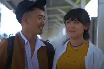 Lirik Lagu &lsquo;Lewat Angin Wengi&rsquo; Milik Happy Asmara, Lengkap dengan Artinya