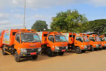 truk sampah compactor milik Pemkot Makassar