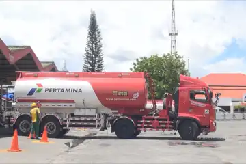 Tangki mobil Pertamina.