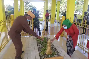 prosesi ziarah makan di peringatan wafatnya Pangeran Antasari
