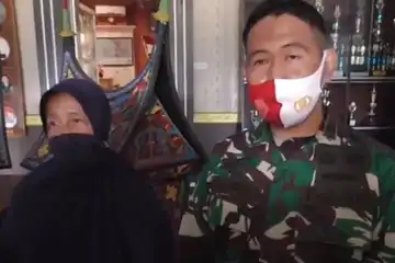 Viral ibu-ibu melerai pertikaian anggota TNI dengan klub Moge.