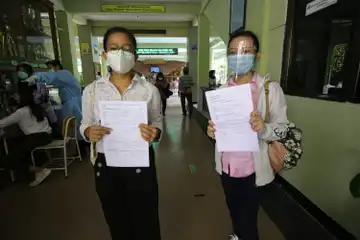 Pemkot Surabaya melalui Dinas Kesehatan secara bertahap mulai lakukan swab test kepada pelajar SMP, Rabu (25/11/2020).  