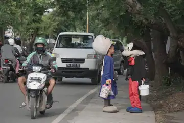 badut jalanan di Banjarmasin (dok)