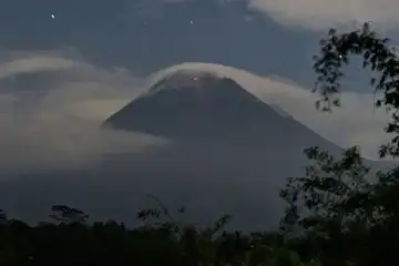 Ilustrasi: Luncurkan Awan Panas, Begini 5 Fakta Menarik Gunung Merapi yang Kembali Erupsi