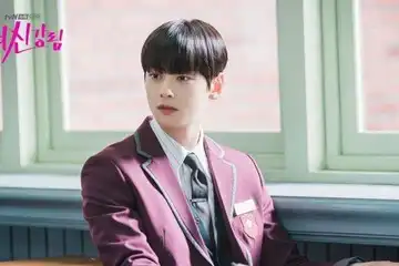 Aktor Korea Selatan Cha Eun Woo bermain sebagai Lee Soo Ho di True Beauty.