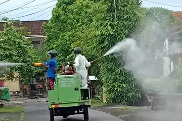 Satgas Desa Lakukan Penyemprotan Disinfektan dan Sosialisasi 3M