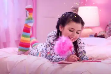 Lirik Lagu dan Terjemahan 'Girl In The Mirror' - Sophia Grace ft ...