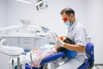 5 Hal Tak Terduga yang Diketahui Dokter Gigi Saat Kamu Diperiksa 