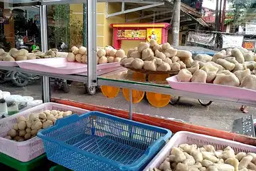 PT. Pos Indonesia melakukan kerjasama dengan beberapa pengusaha pempek di Palembang guna membantu pendistribusian keluar kota.