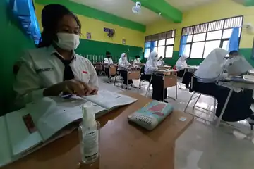 Salah seorang siswa di SMPN 1 saat mengikuti PTM
