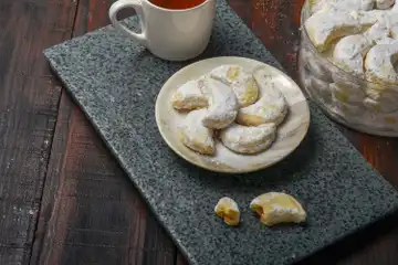 Resep Kue Lebaran &lsquo;Putri Salju&rsquo; yang Mudah dan Lembut