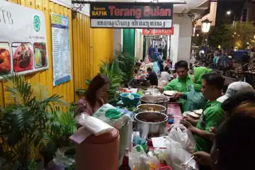 Lesehan Terang Bulan