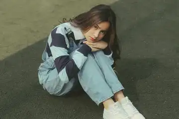 Lirik Lagu Utuh yang Dipopulerkan Oleh Satine Zaneta - Sonora.id