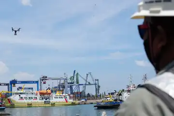 Drone antar paket obat ke kapal km umsini