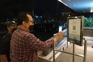 Wakil Gubernur Bali Prof. Tjokorda Oka Artha Ardana Sukawati (Cok Ace) meninjau Mall Plaza Renon.  