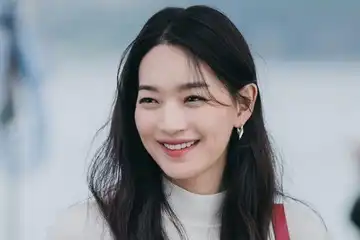 Ilustrasi Shin Min Ah dalam drama Hometown Cha-Cha-Cha