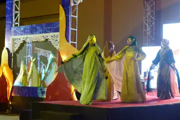 Fashion show saat opening ceremony