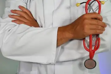 Ilustrasi seorang dokter spesialis BTKV