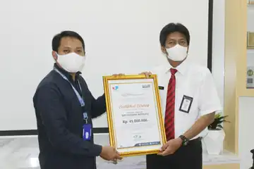 Donasi ini diserahkan langsung oleh Kepala Kantor Pelayanan Pajak (KPP) Pratama Boyolali, Mohamad Rifki Rachman kepada Direktur Fundraising SOLOPEDULI, Harjito.