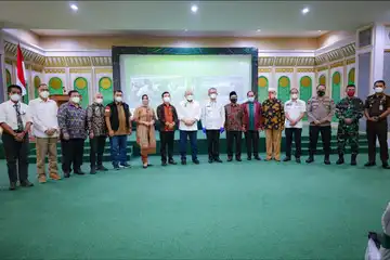 Sutarmidji usai memberikan sambutan di Focus Group Discussion (FGD) dengan tema 'Amandemen ke-5 UUD 1945: Penghapusan Ambang Batas Pencalonan Presiden dan Membuka Peluang Calon Presiden Perseorangan' yang diselenggarakan di IAIN Pontianak, Rabu (27/10/2021)
