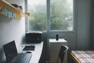 Ilustrasi kamar indekos.
