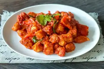 Illustrasi Ayam Fillet Masak Sambal Merah Balado