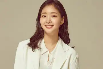 Kim Go Eun.
