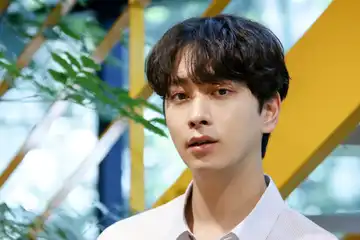 Chansung 2PM akan Hengkang dari JYP dan Menikah dengan Tunangannya!