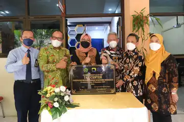 Kantor Wilayah (Kanwil) DJP Jawa Tengah II dan Universitas Veteran Bangun Nusantara saat melakukan penandatanganan kerjasama Tax Center.