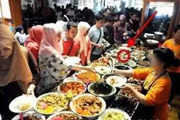Berikut adalah kisah seorang pemilik warung makan yang menggunakan pesugihan penglaris untuk meramaikan warungnya.