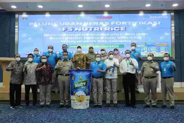 Gubernur DKI Jakarta Anies Baswedan bersama jajarannya, Perwakilan BRIN, Perwakilan Tjipinang Food Station, saat peluncuran Beras Kesehatan di Balai Kota DKI Jakarta, Selasa (25/01/2022) 