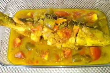Illustrasi Ikan Masak Bumbu Kuning