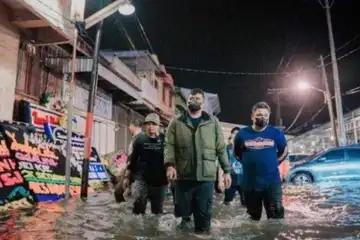 Wali Kota Medan Bobby Nasution saat meninjau banjir di beberapa wilayah kota Medan, Minggu (27/2/2022) malam, hingga Senin (28/2/2022) dini hari