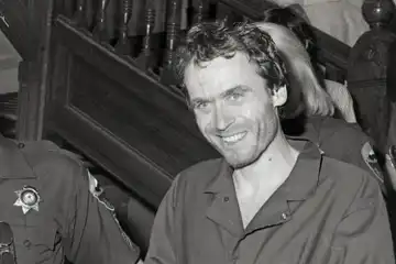 Ted Bundy, pelaku pembunuh berantai paling legendaris.