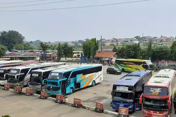 Bus Arus Balik Terminal Sragen