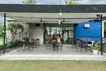 Salah satu cafe di sekitar UMS Solo.